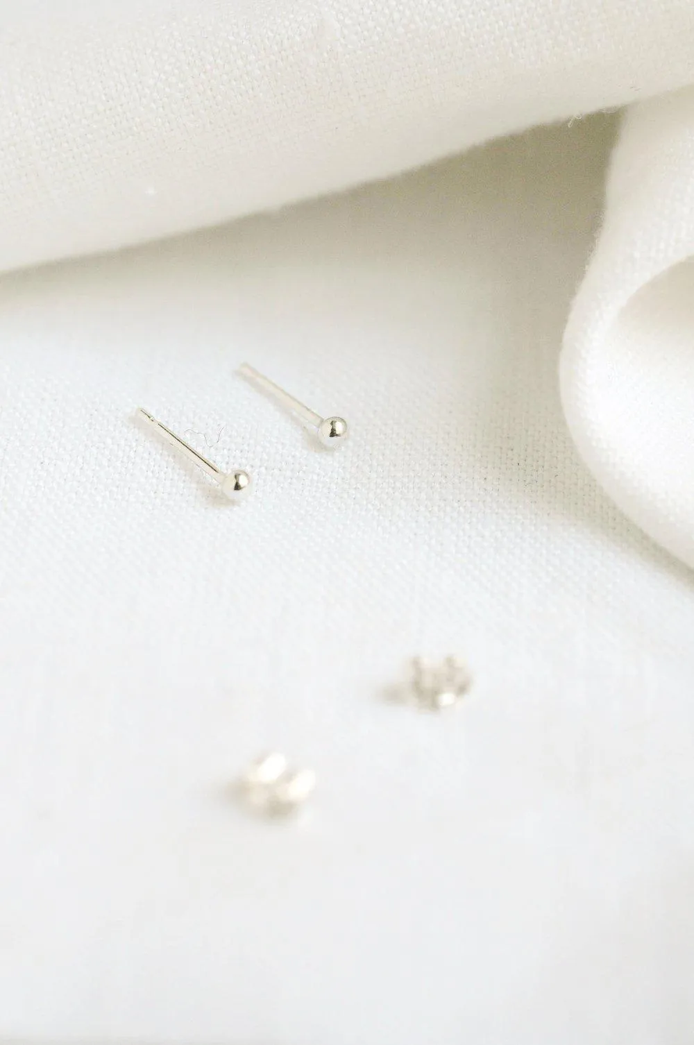 9ct White Gold Tiny Studs