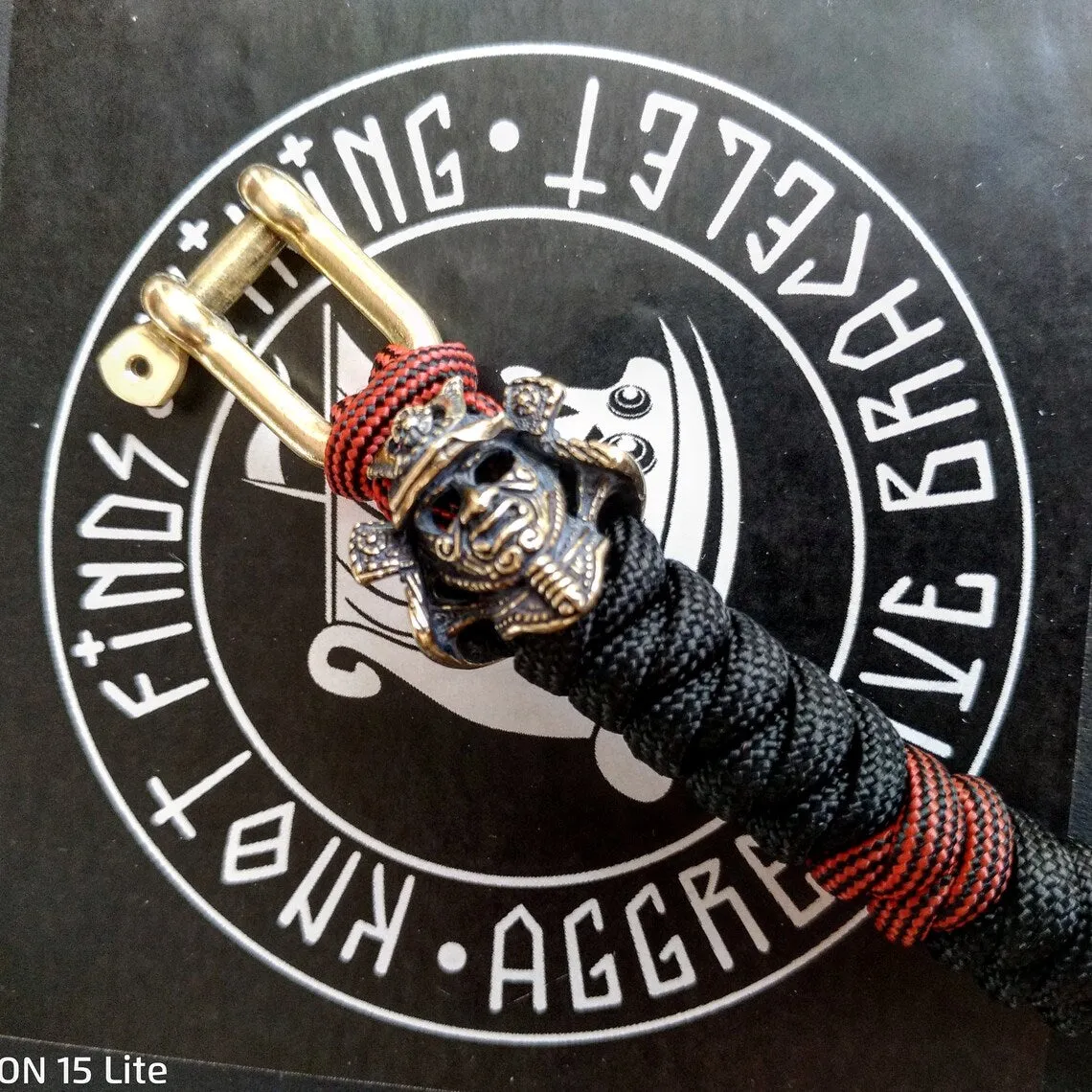 Custom bracelet "SAMURAI", made of paracord and original brass beads "Samurai helmet".  A great gift for everyone who likes Celtic knots.