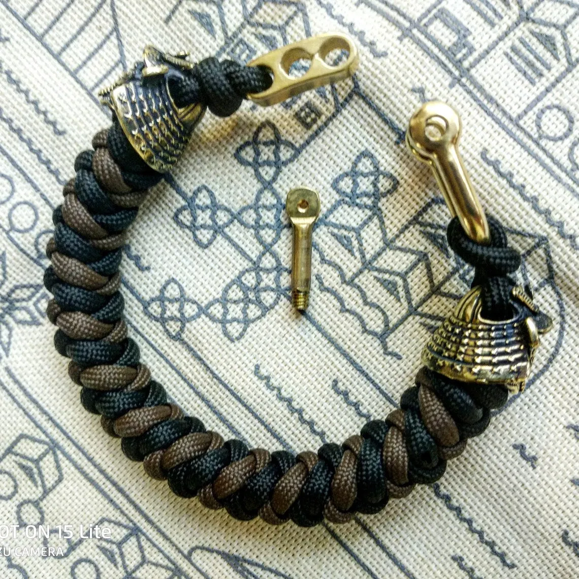 Custom bracelet "SAMURAI", made of paracord and original brass beads "Samurai helmet".  A great gift for everyone who likes Celtic knots.