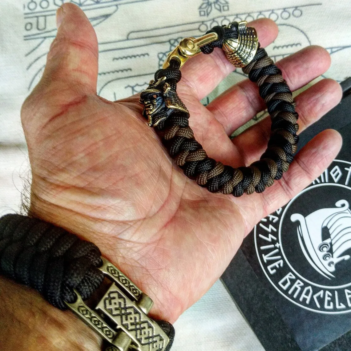 Custom bracelet "SAMURAI", made of paracord and original brass beads "Samurai helmet".  A great gift for everyone who likes Celtic knots.