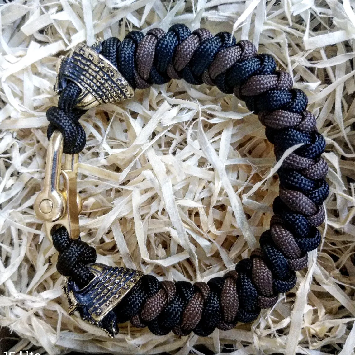 Custom bracelet "SAMURAI", made of paracord and original brass beads "Samurai helmet".  A great gift for everyone who likes Celtic knots.
