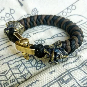 Custom bracelet "SAMURAI", made of paracord and original brass beads "Samurai helmet".  A great gift for everyone who likes Celtic knots.