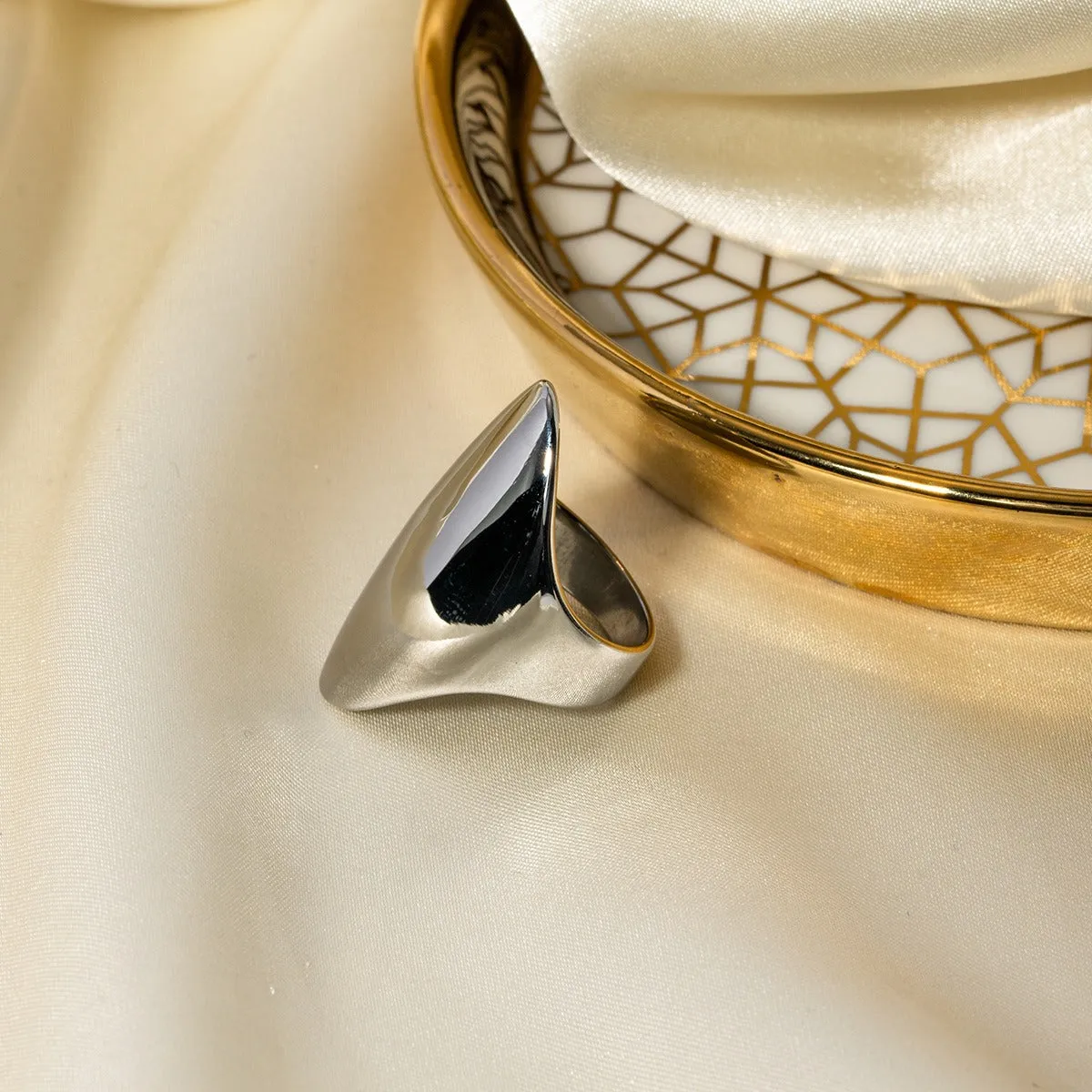 Exaggerated Personality, Chubby Oval Design and Versatile Ring