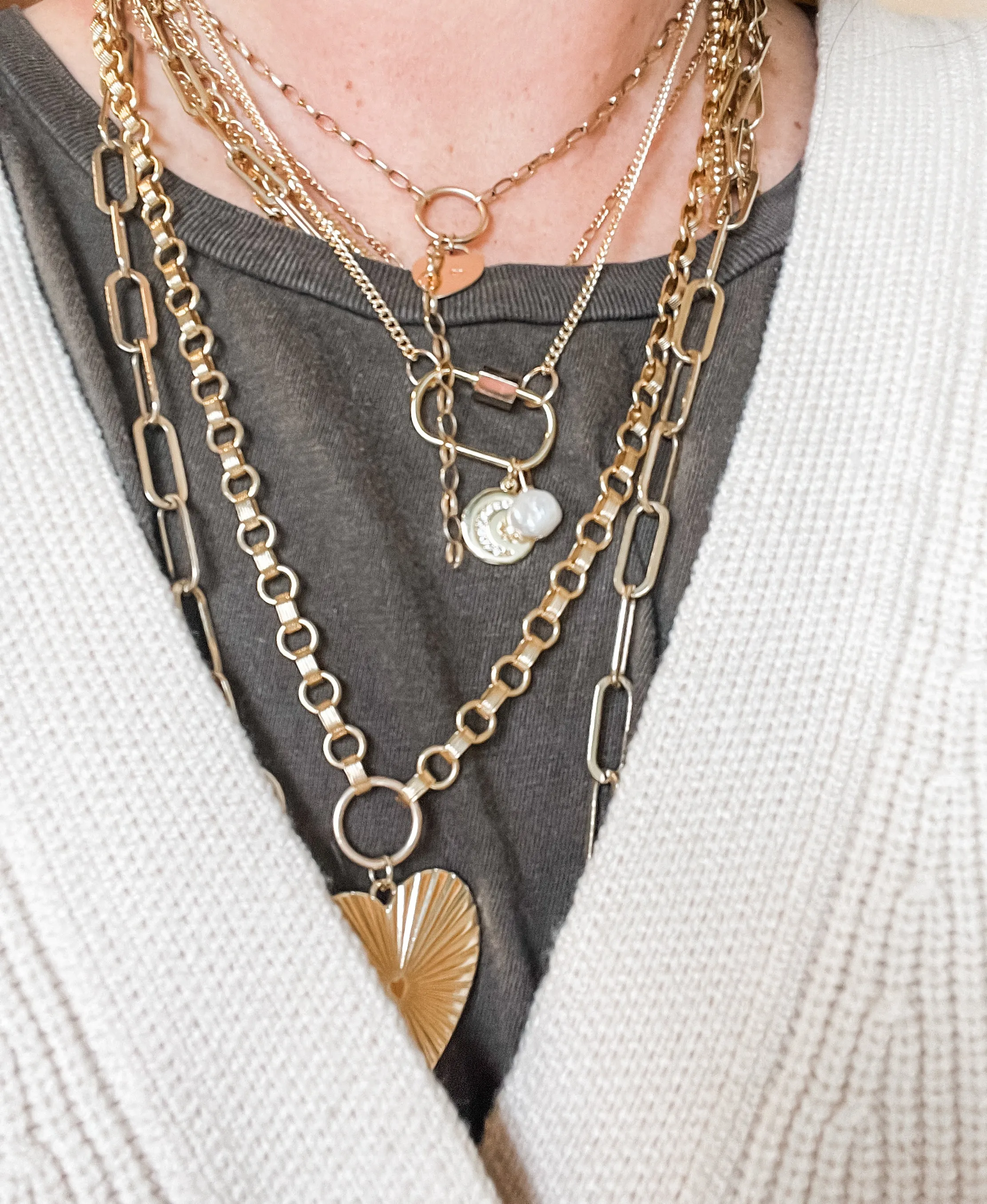 GWEN CHARM NECKALCE