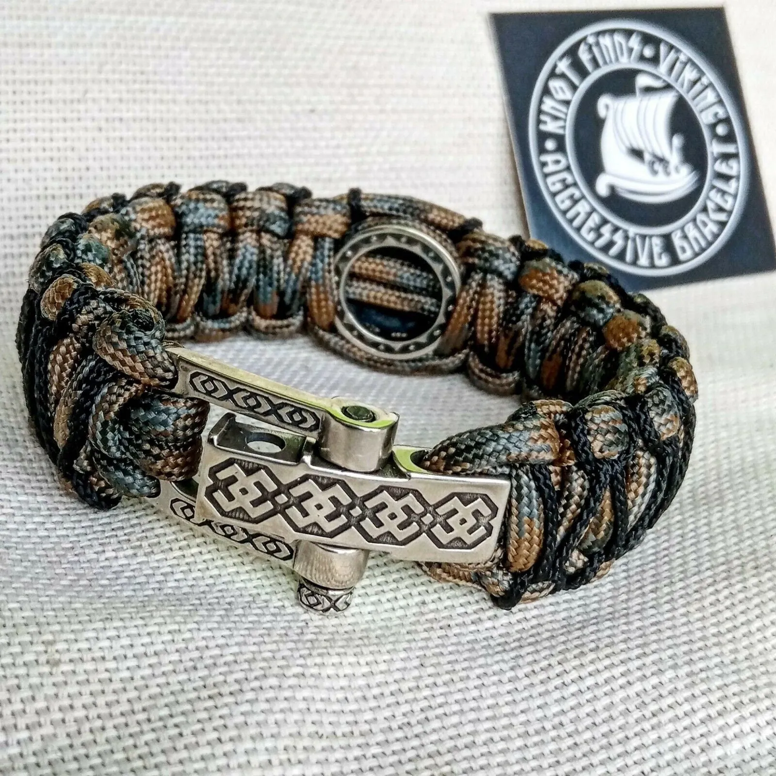 Paracord bracelet "VALKNUT". Scandinavian jewelry. Celtic knot.
