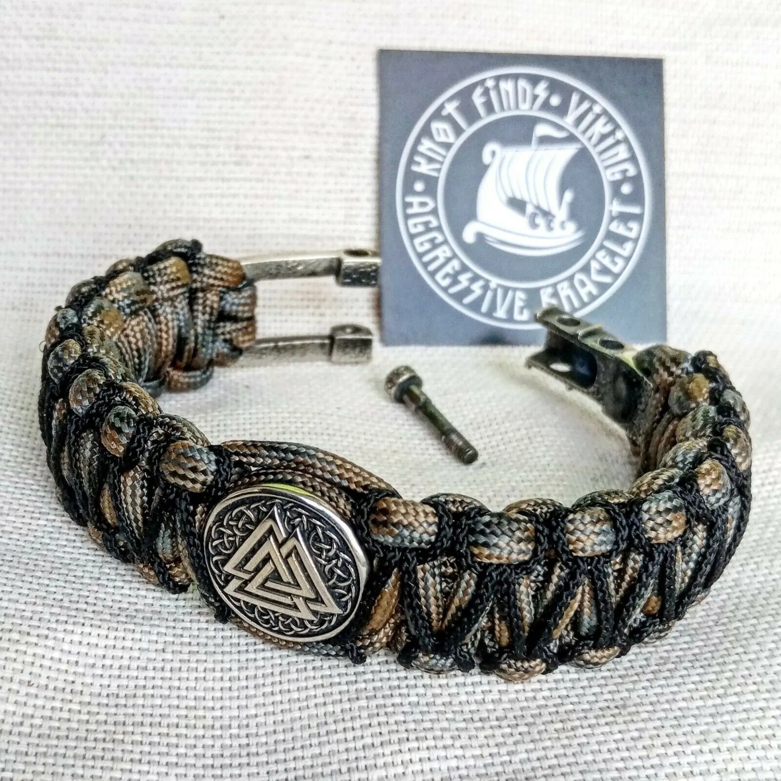 Paracord bracelet "VALKNUT". Scandinavian jewelry. Celtic knot.