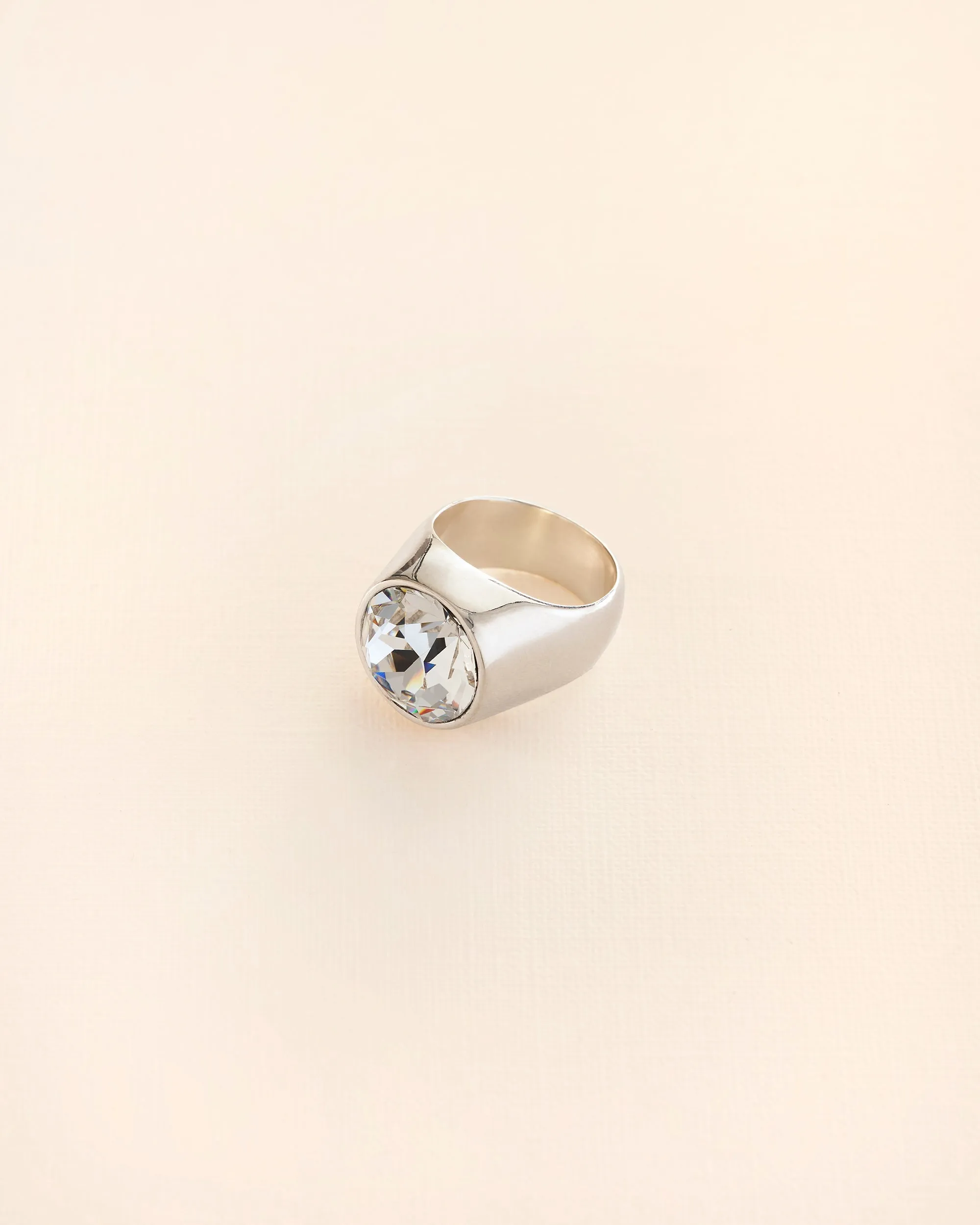 Pump up round signet ring in silver