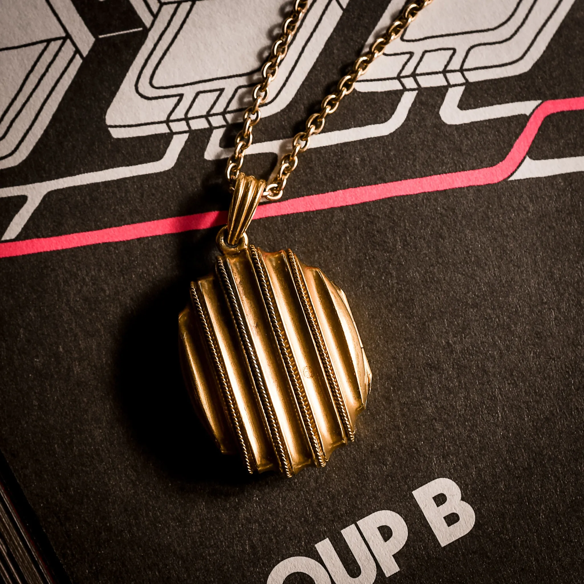 Victorian "Rope & Groove" Oval Locket