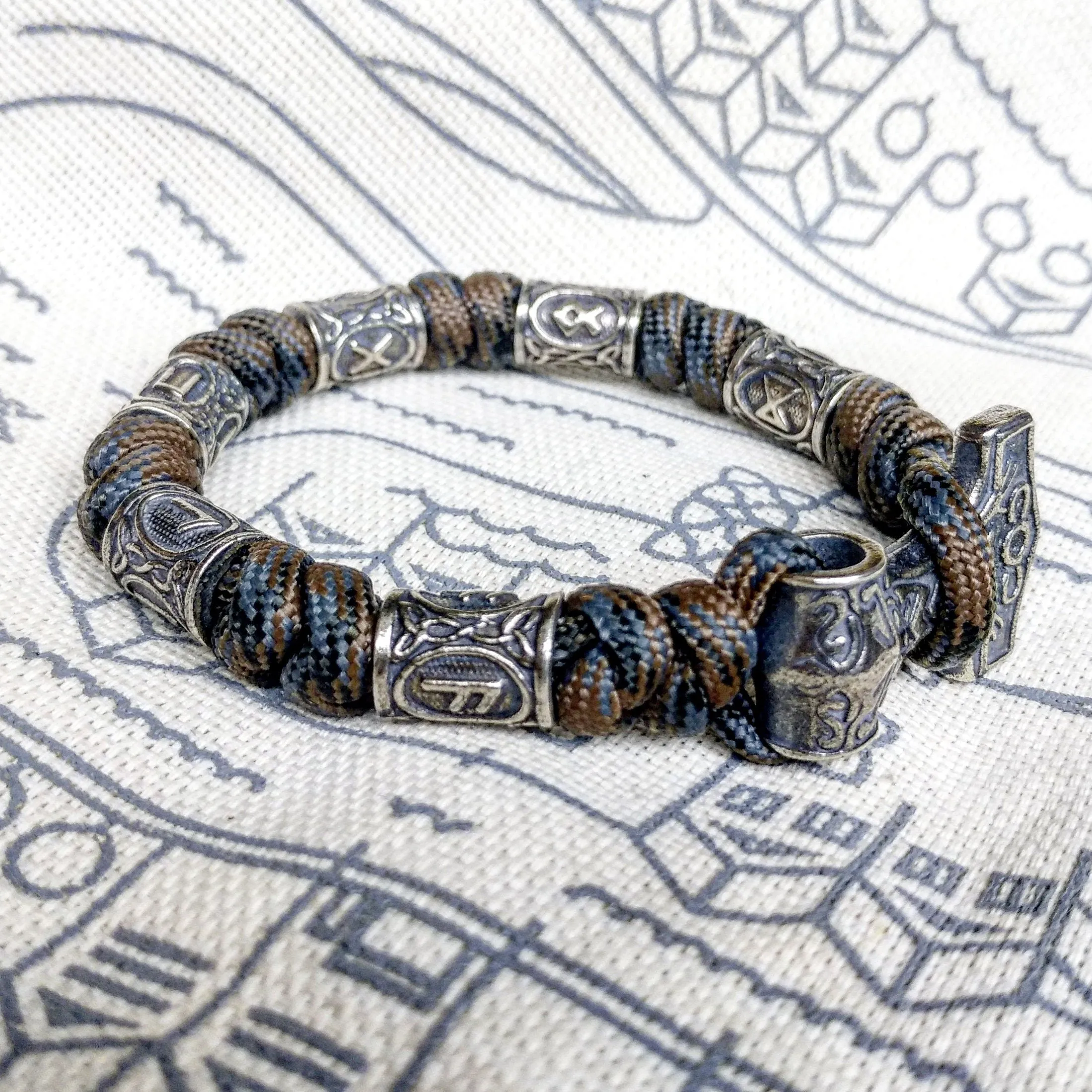 Viking bracelet / Thor's Hammer / Scandinavian jewelry / gift for him / paracord bracelet / parachute cord / viking cuff / biker bangle