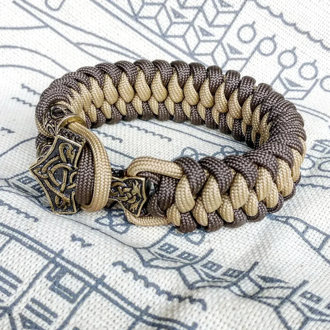 Viking bracelet / Thor's Hammer / Scandinavian jewelry / gift for him / paracord bracelet / parachute cord / viking cuff / biker bangle