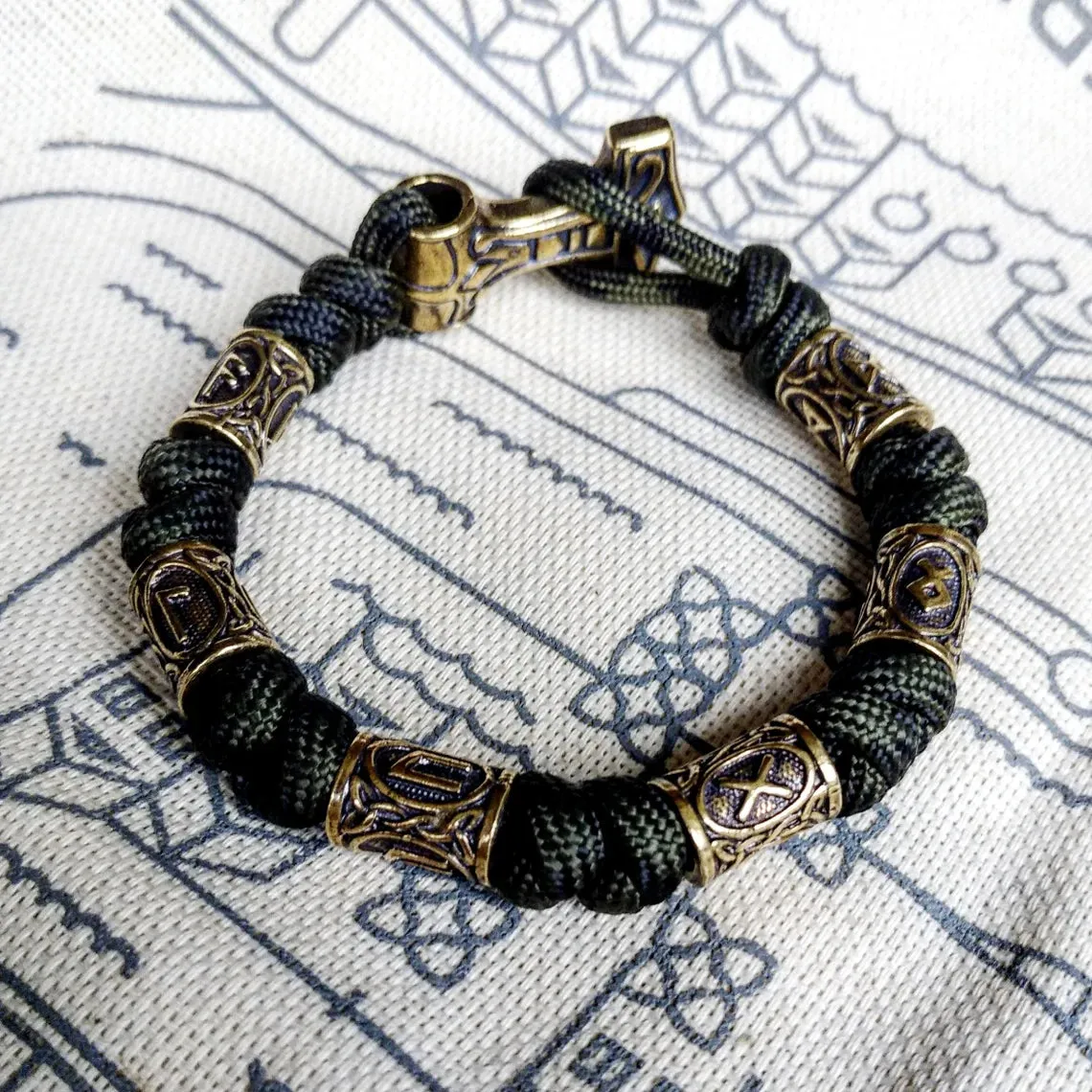 Viking bracelet / Thor's Hammer / Scandinavian jewelry / gift for him / paracord bracelet / parachute cord / viking cuff / biker bangle