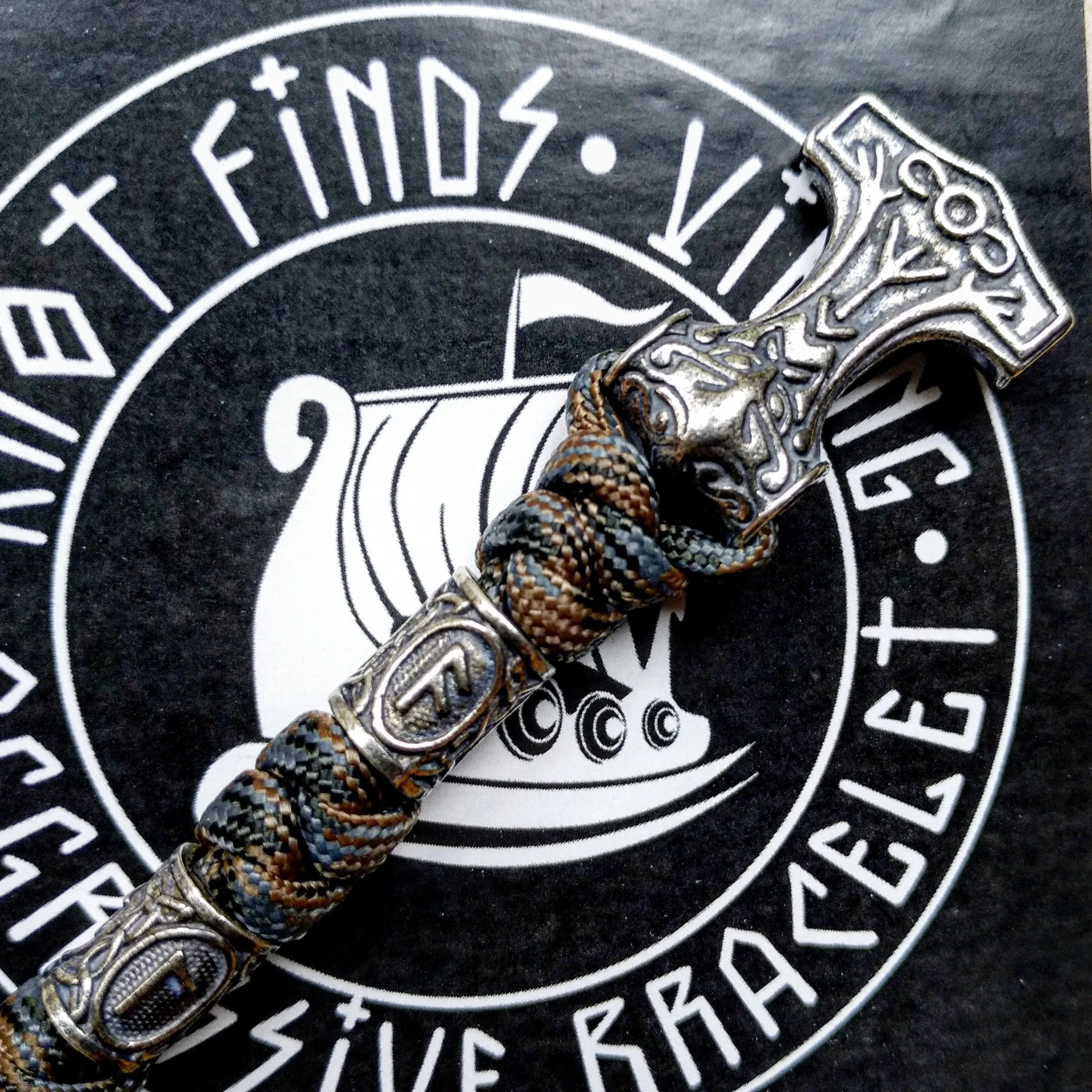 Viking bracelet / Thor's Hammer / Scandinavian jewelry / gift for him / paracord bracelet / parachute cord / viking cuff / biker bangle