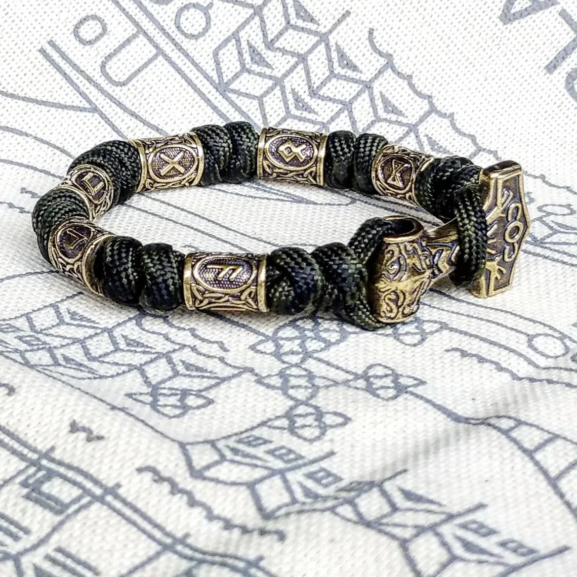 Viking bracelet / Thor's Hammer / Scandinavian jewelry / gift for him / paracord bracelet / parachute cord / viking cuff / biker bangle