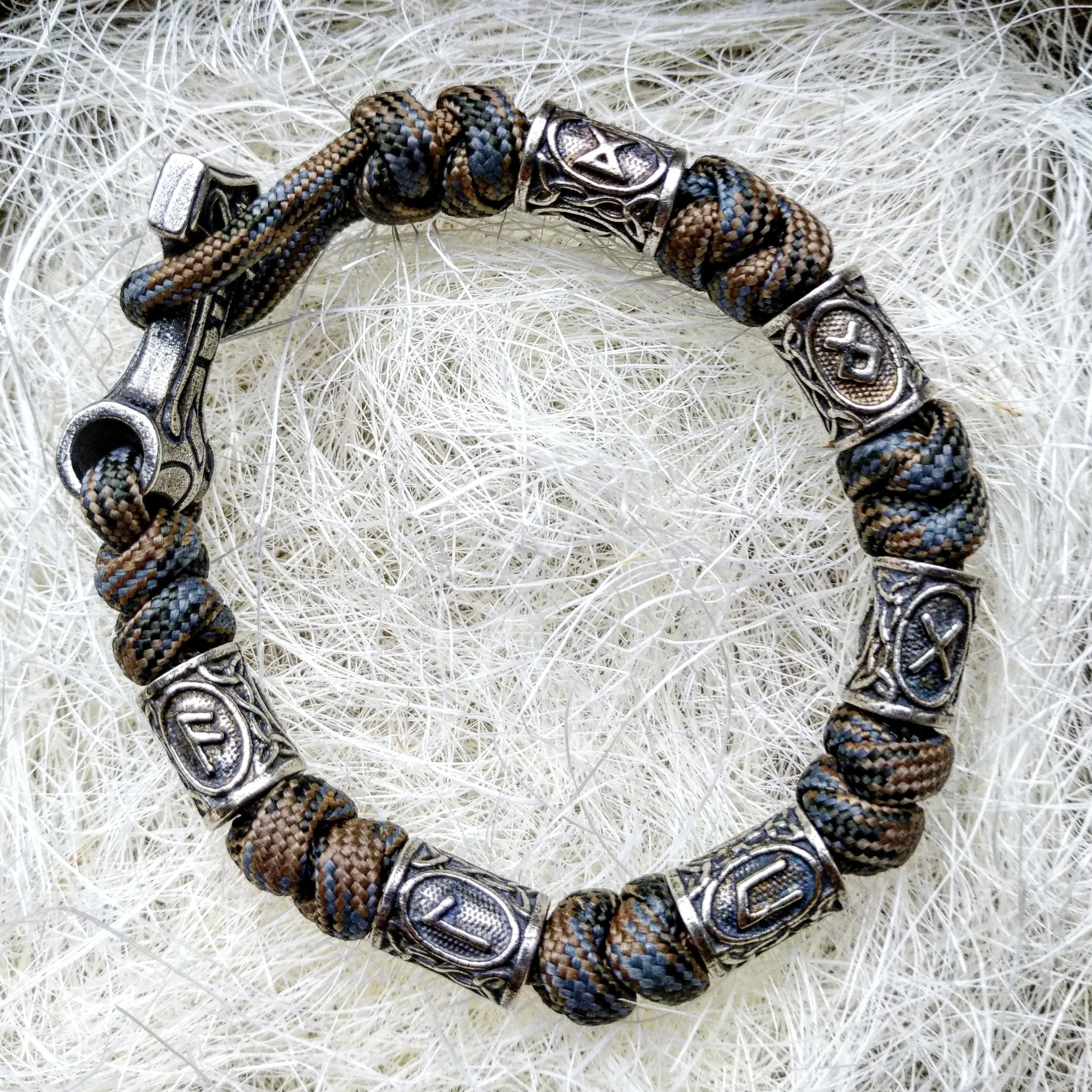 Viking bracelet / Thor's Hammer / Scandinavian jewelry / gift for him / paracord bracelet / parachute cord / viking cuff / biker bangle